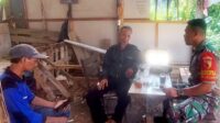 Babinsa Blimbing Komsos Bersama Warga Arjosari Jaga Stabilitas Kamtibmas