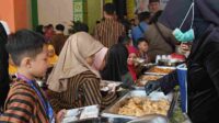 Para siswa antusias_11zon Uji Coba MBG Prasmanan di Kota Malang, Pemkot Kaji Penerapan Lebih Luas