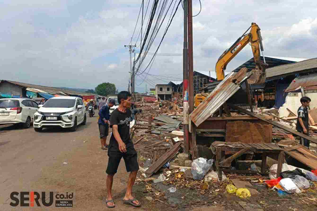 Pembongkaran lapak_11zon Pemkot Malang Segera Pasang Pagar Pembatas Pasar Gadang, Cegah Kemacetan Saat Perbaikan Jalan