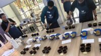 Tim Lawson_11zon ​Edukasi Kopi ala Profesional: Lawson Indonesia Gelar Sesi 'Coffee Cupping' di Malang