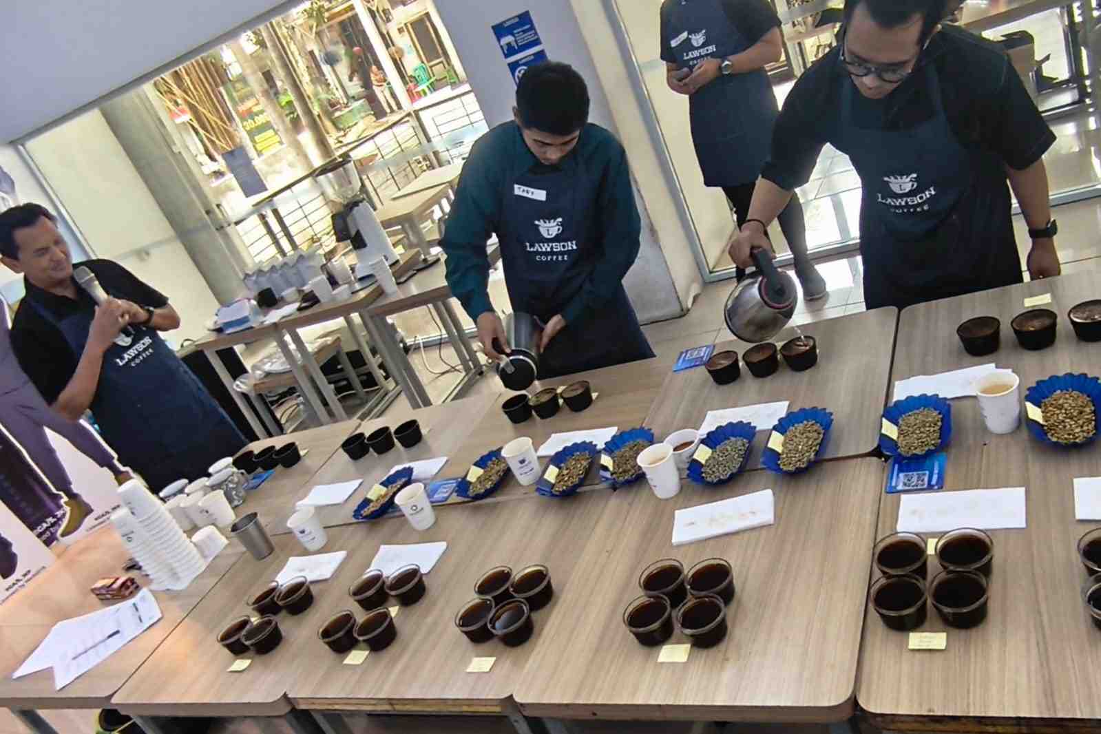 Tim Lawson_11zon Edukasi Kopi ala Profesional: Lawson Indonesia Gelar Sesi 'Coffee Cupping' di Malang
