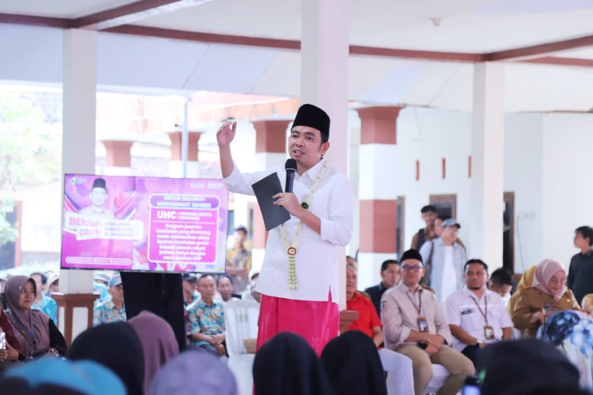 Realisasi APBD 2025, Gus Fawait Salurkan Beasiswa hingga Insentif Guru Ngaji