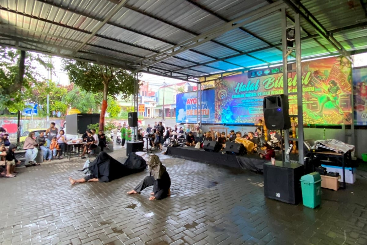 Salah satu penampilan seni budaya dalam kegiatan Halal Bihalal Seniman, Musisi dan Pelaku Wisata Kota Batu. (ist) Seniman, Musisi, dan Pariwisata Kota Batu Melebur dalam Halal Bihalal di BTM