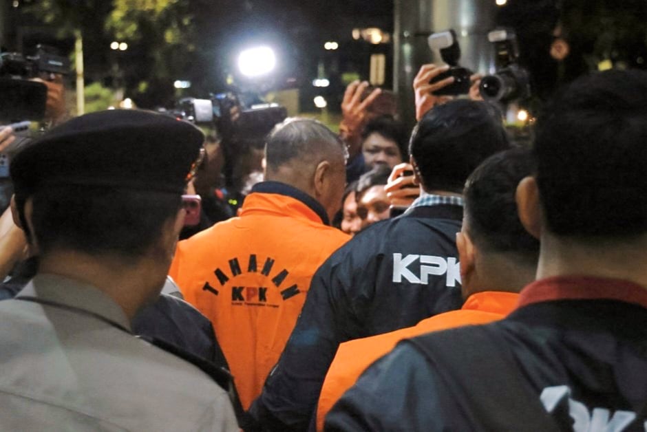 KPK Tetapkan Bupati Tulungagung dan Ajudannya Tersangka Pemerasan OPD Miliaran Rupiah