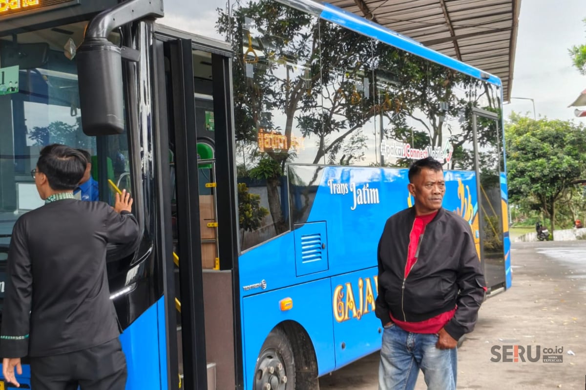 Trans Jatim saat berhenti di Terminal Hamid Rusdi. (Seru.co.id/bas) Mobilitas Padat, Wali Kota Malang Usul Penambahan Tiga Rute Trans Jatim