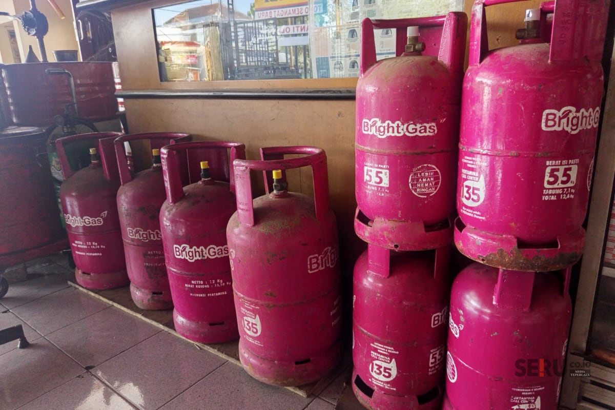 Tumpukan LPG non subsidi di Agen PT. Semangat baru Jaya di Kepanjen. (Wul) Harga LPG Non Subsidi Alami Kenaikan Sekitar 19 Persen