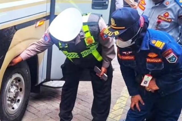 Ramp Check berkala dilakukan oleh Dishub Propinsi Jatim dan Dishub Kota Batu di seputar wilayah Kota Batu. (Dok. Dishub Batu) Tingkatkan Keamanan dan Layanan Wisata, HPI Usulkan Kolaborasi "Ramp Check Plus" di Kota Batu