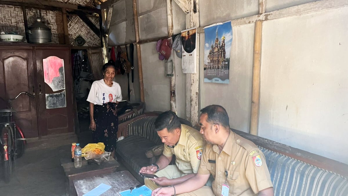 ASN Jember saat lakukan verval data kemiskinan. (Ist.) Pemkab Jember Evaluasi Pelibatan 22 Ribu ASN dalam Verval Data Kemiskinan