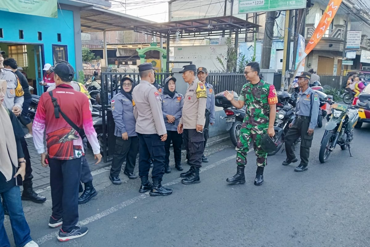 Kegiatan patroli wilayah yang digelar tiga pilar di Kelurahan Merjosari, Kecamatan Lowokwaru, Kota Malang. (Ist) Babinsa Koramil Lowokwaru, Bhabinkamtibmas dan Linmas Gelar Patroli Wilayah untuk Ciptakan Situasi Kondusif