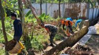 Babinsa Bakalankrajan Ikut Warga Kerja Bakti untuk Wujudkan Lingkungan Bersih