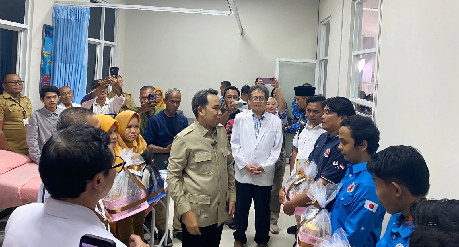 Bupati Jember Muhammad Fawait saat meresmikan klinik khusus CPMI. (Seru.co.id/sgt) Gus Fawait Pangkas Biaya MCU Calon Pekerja Migran Jember Jadi Termurah se-Jatim
