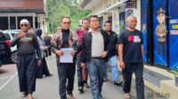 Hadi Wiyono alias Dur saat mendatangi Polres Malang. (Seru.co.id/wul) Tersangka Pemaksaan Buka Pintu Portal Lahor Bakal Laporkan Balik Perum Jasa Tirta I