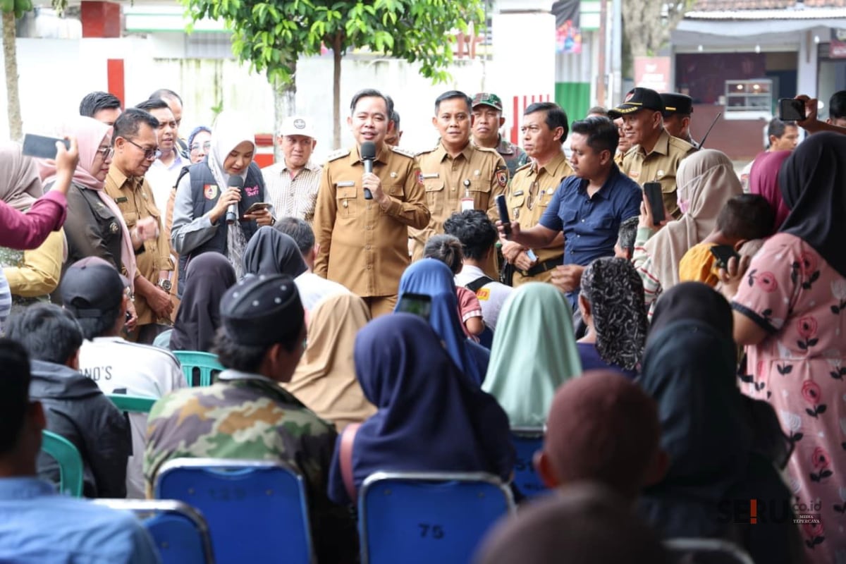 Gus Fawait saat pantau cetak E-KTP di Kecamatan. (Seru.co.id/sgt) Jember Resmi jadi Satu-satunya di Jatim Bisa Cetak E-KTP Langsung di Kecamatan