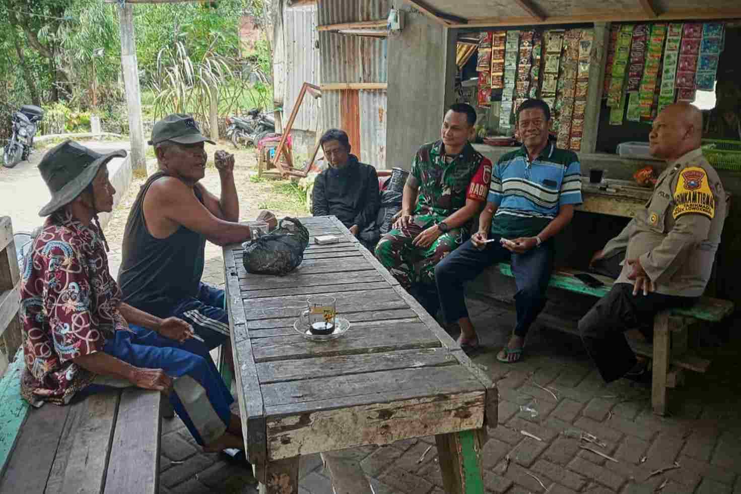 Babinsa Koramil Lowokwaru Gelar Komsos untuk Eratkan Silaturahmi