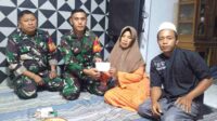 Babinsa Kelurahan Cemorokandang dan Sukoharjo Dampingi Warga Serahkan Santunan Satpam Ditusuk Maling