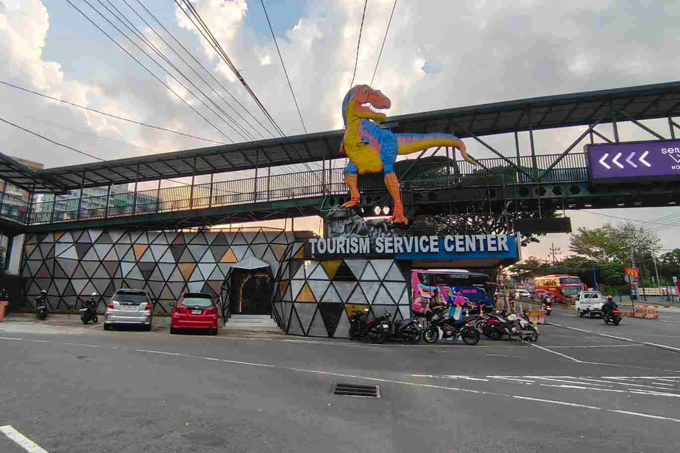Tourism Service Center dari Jawa Timur Park di depan Jawa Timur Park 3. (dik_11zon Tourism Service Center dari Jatim Park Group Hadirkan Pengalaman Wisata Terpadu dan Eksklusif