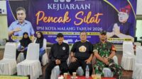 Babinsa Koramil 0833-02/Kedungkandang Kelurahan Buring melaksanakan monitoring kejuaraan pencak silat di GOR Ken Arok Kota Malang. (Ist) Babinsa Koramil Kedungkandang Monitoring Kejuaraan Pencak Silat Ciptakan Kondisi Aman dan Tertib