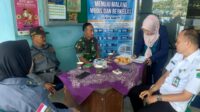 Babinsa Kelurahan Kesatrian melakukan anjangsana dengan perangkat kelurahan dan warga. (ist) Babinsa Kesatrian Serap Aspirasi Warga Lewat Anjangsana