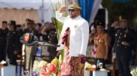 Plt. Wali Kota Batu, Heli Suyanto saat memimpin Upacara Peringatan Hardiknas di Balai Kota Among Tani. (Dok.Prokopim) Plt Wali Kota Batu ​Heli Suyanto Serukan Sinergi Pendidikan Berkualitas di Peringatan Hardiknas 2026 Kota Batu