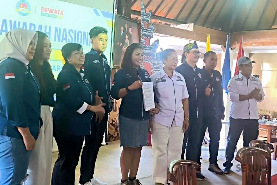 Ketua Umum terpilih Asmipa 2026-2031 menerima berita acara hasil Munas I Asmipa di Bali. (Seru.co.id/dik)