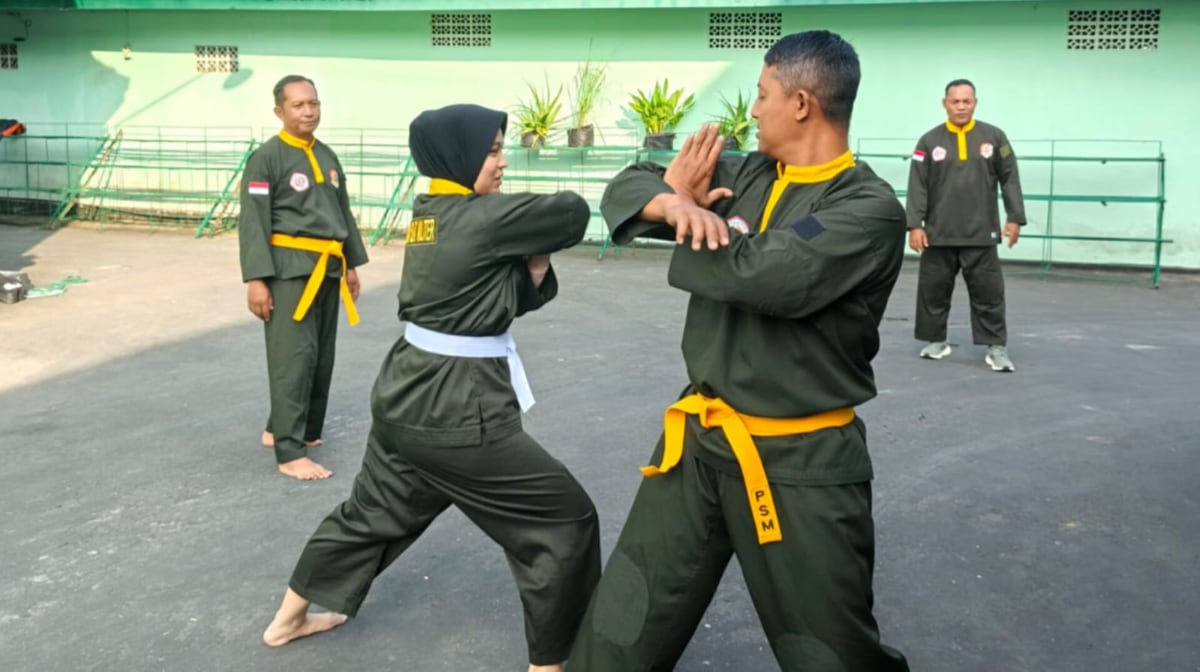 Kegiatan latihan pencak silat rutin yang diselenggarakan oleh Kodim 0833 Kota Malang.(Ist) Kodim 0833 Kota Malang Gelar Latihan Pencak Silat Militer Rutin untuk Meningkatkan Kemampuan Prajurit