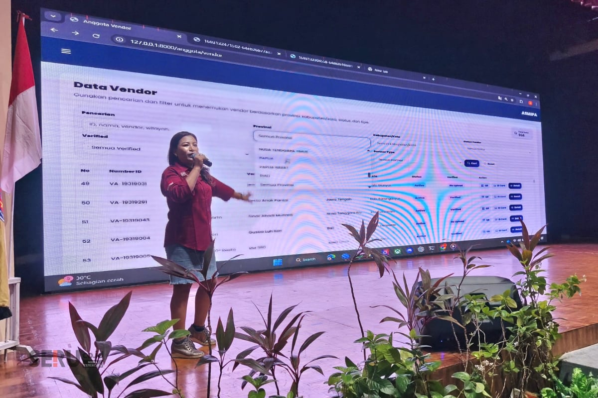 Ketua Umum ASMIPA memaparkan website ASMIPA di depan para Mitra. (Seru.co.id/dik)