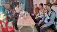 Babinsa Kedungkandang menjalin komunikasi sosial dengan aparat dan lurah setempat sebelum pengajian di Buring. (ist) Babinsa Kedungkandang Perkuat Sinergi Tiga Pilar Keamanan Jelang Pengajian di Buring
