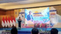 Kepala Dinas Pendidikan Jember, Arief Tjahyono saat memberikan sambutan di podium. (Ist.) Hardiknas 2026 di Jember Tak Sekadar Upacara, Ribuan Karya Siswa Dipamerkan