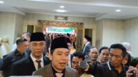Bupati Jember Muhammad Fawait saat diwawancarai. (Ist.) Lantik Direksi PDP Kahyangan, Gus Fawait Beri Mandat Agar Jadi Mesin Pengentas Kemiskinan