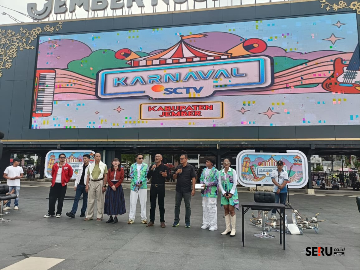 Suasana saat Pj Sekda Jember hadir di Karnaval SCTV 2026. (Seru.co.id/sgt) Pj Sekda Jember Bangga Alun-alun Kembali Diguncang Karnaval SCTV 2026