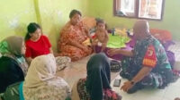 Babinsa Koramil 0833-02/Kedungkandang bersama Dinsos Kota Malang, melakukan pendampingan dan edukasi kepada masyarakat. (Ist) Babinsa Koramil Kedungkandang dan Dinsos Lakukan Pendampingan serta Edukasi Guna Tekan Angka Stunting