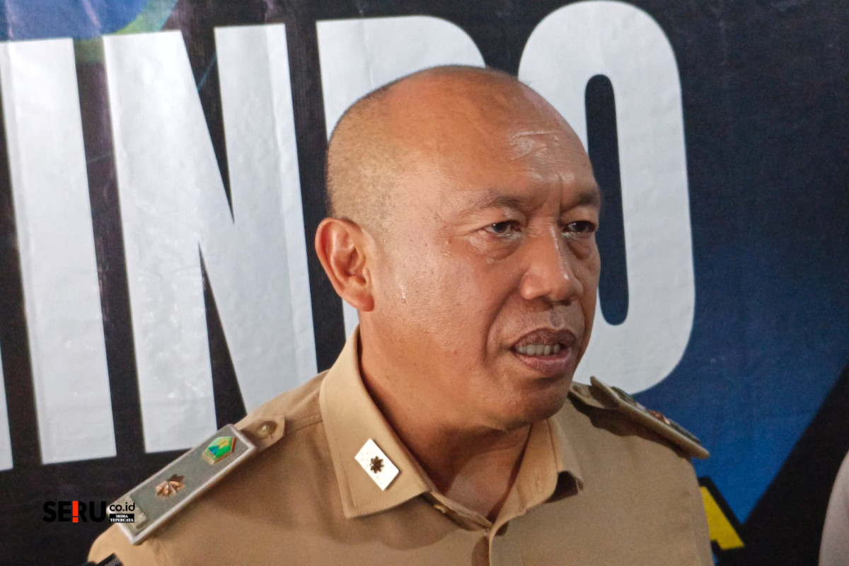 Tembok Penyangga Toren Pasar Besar Retak, Pemkot Malang Siapkan Sterilisasi Area 1 Kepala Diskopindag Kota Malang menjelaskan, langkah mitigasi di sekitar retakan tembok penyangga toren Pasar Besar. (Seru.co.id/bas)