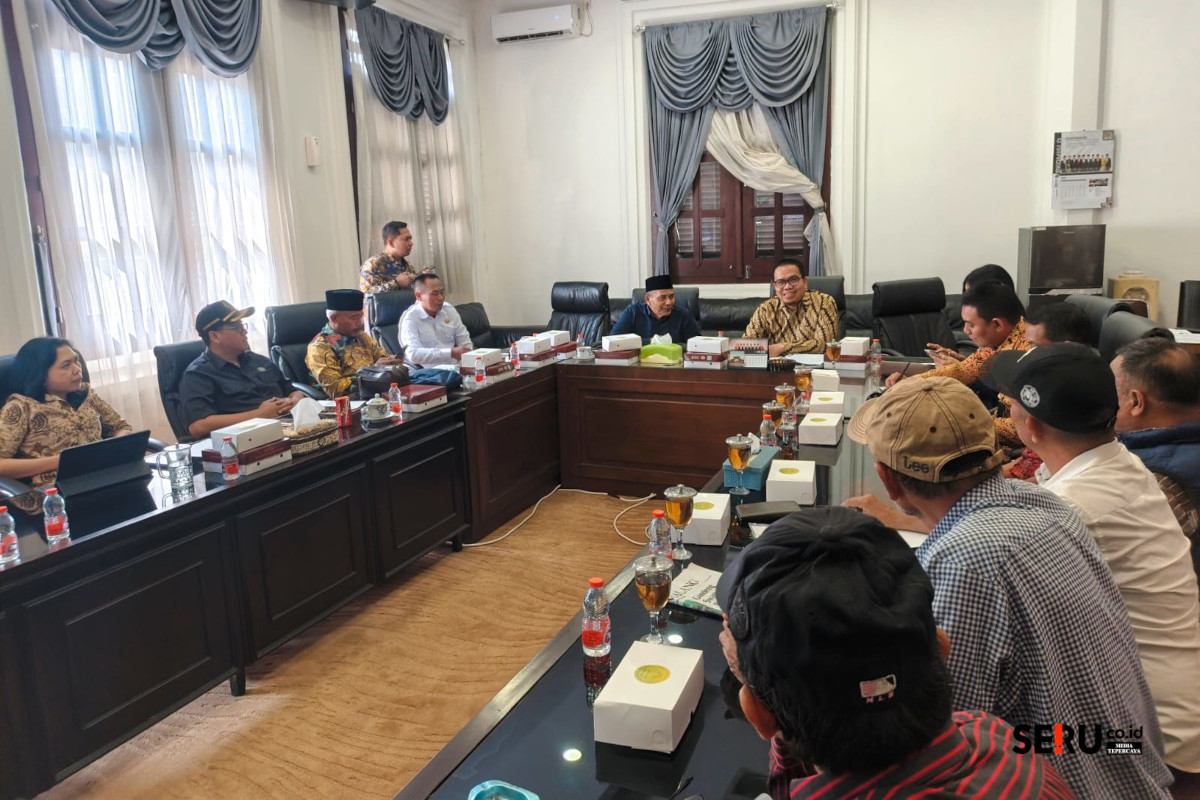 Audiensi Komisi B DPRD Kota Malang dengan para pedagang terkait skema KPBU revitalisasi Pasar Besar Malang. (Seru.co.id/bas) Skema KPBU Opsi Revitalisasi Pasar Besar Malang, Pedagang Minta Jaminan Perlindungan Hak