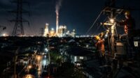 Ilustrasi gangguan listrik di sejumlah wilayah Jawa Timur. (AI Generated) Gangguan PLTU dan Transmisi 500 kV Picu Pemadaman Massal di Sejumlah Wilayah Jawa Timur