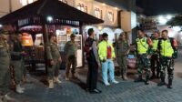 Personel Kodim 0833 bersama aparat gabungan menggelar patroli saat malam Iduladha. (ist) Kodim 0833 Bersama Aparat Gabungan Siaga Jaga Kondusivitas di Momen Iduladha