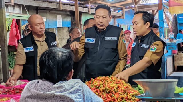 Warung Tekan Inflasi Hadir di Pasar Blimbing dan Dinoyo, Fokus Kendalikan Harga Cabai