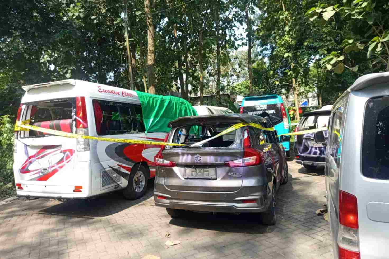 Tiga Orang Ditetapkan Sebagai Tersangka Kasus Pengeroyokan dan Pengrusakan Wisatawan Pantai Wediawu 1 Tiga Orang Ditetapkan Sebagai Tersangka Kasus Pengeroyokan dan Pengrusakan Wisatawan Pantai Wediawu