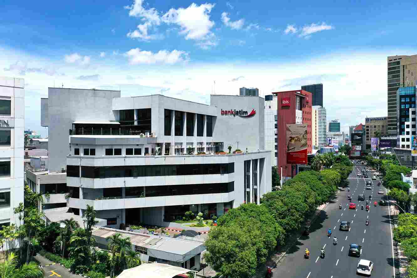 Komitmen terhadap Pertumbuhan Berkelanjutan,  Jajaran Direksi Bank Jatim Lakukan Pembelian Saham