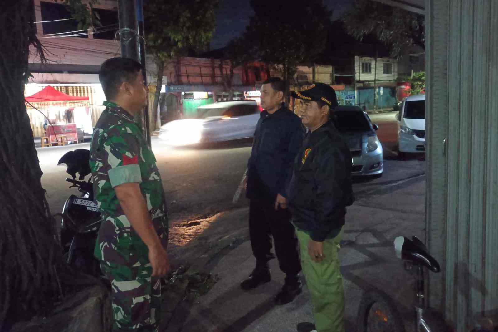 kegiatan patroli_11zon Ciptakan Situasi Aman dan Kondusif, Koramil Klojen Gelar Patroli Dialogis