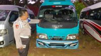 korban pantai 2_11zon Polres Malang Selidiki Kasus Pengrusakan 6 Mobil Wisatawan Surabaya di Pantai Wediawu
