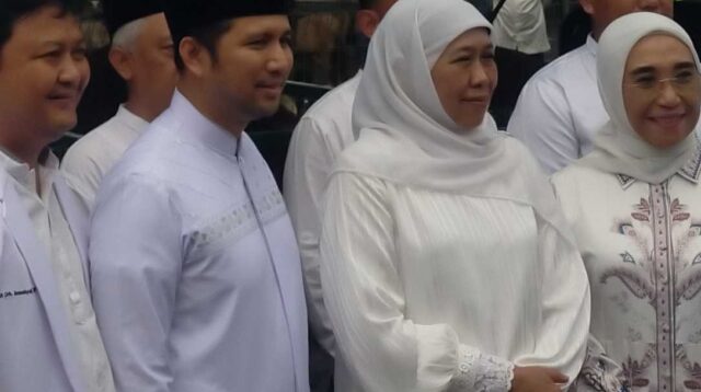 Gubernur Khofifah Melaksanakan Salat Iduladha di Masjid Al Akbar, Khatib Ajak Teladani Keikhlasan Nabi Ibrahim untuk Membangun Generasi Unggul