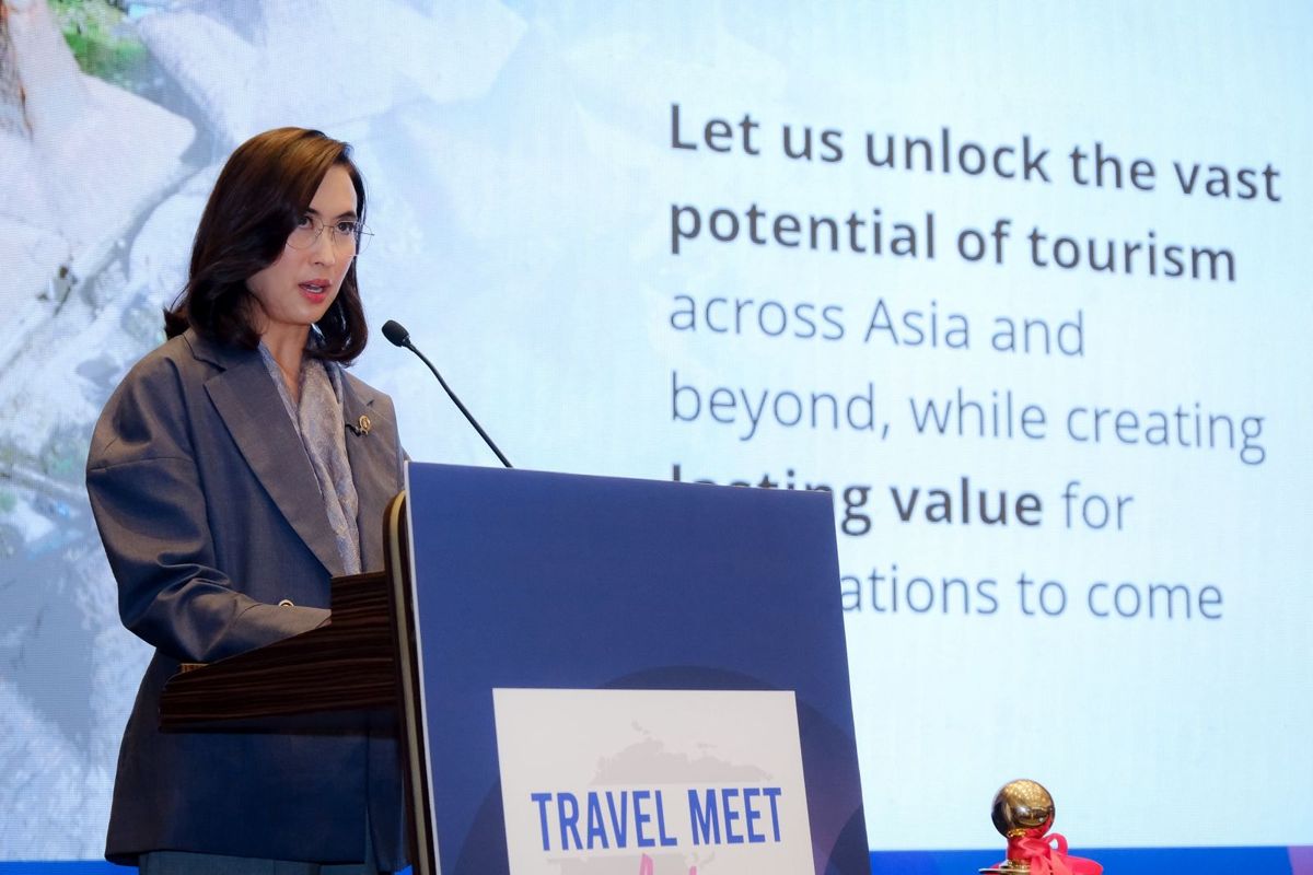 Menteri Pariwisata RI, Widiyanti Putri Wardhana memberikan sambutan dalam kegiatan Travel Meet Asia 2026. (dok. Disparbud Kab Malang) Disparbud Kabupaten Malang Perkuat Promosi Destinasi Unggulan dalam Travel Meet Asia 2026