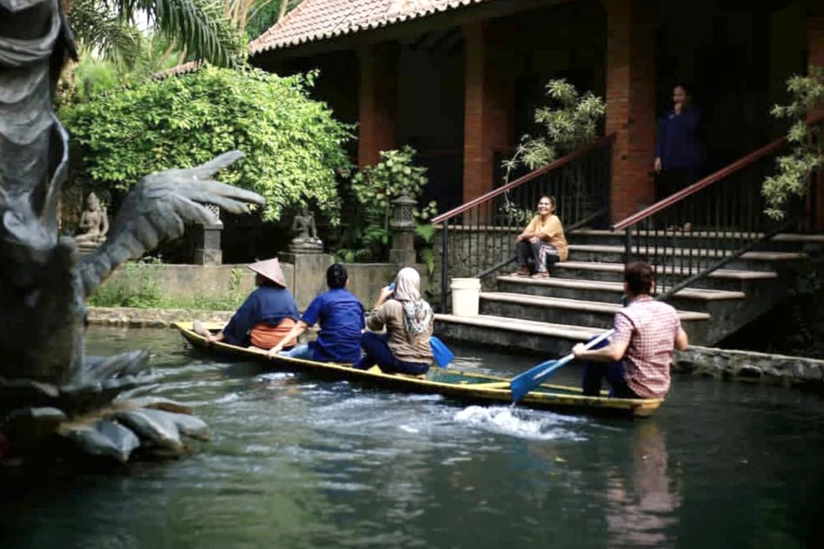 Lembah Tumpang Resort Malang, Padukan Pesona Alam dan Kemegahan Arsitektur Zaman Kerajaan Majapahit-Singosari 2 Fasilitas sampan di area Lembah Tumpang Resort Malang. (ist)