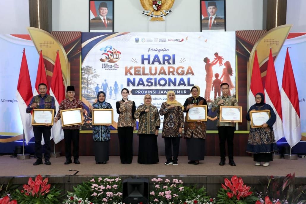 Wali Kota Malang bersama para peraih penghargaan lainnya. (pro)