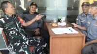 Babinsa Dinoyo komsos bersama tokoh masyarakat dan pemuda. (ist) Babinsa Dinoyo Komsos Bersama Tokoh Masyarakat dan Pemuda