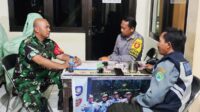 Babinsa Kedungkandang komsos bersama Linmas Buring tingkatkan keamanan dan ketertiban lingkungan. (ist) Babinsa Kedungkandang Komsos Bersama Linmas Buring Tingkatkan Keamanan dan Ketertiban Lingkungan
