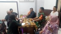 Babinsa Sukaharjo komsos bersama warga jaga kondusivitas. (ist) Babinsa Sukaharjo Komsos Bersama Warga Jaga Kondusivitas Keamanan