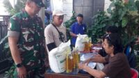 Babinsa Kedungkandang dampingi dan kawal bantuan pangan Bulog kepada KPM. (ist) Babinsa Kedungkandang Dampingi dan Kawal Bantuan Pangan Bulog kepada KPM