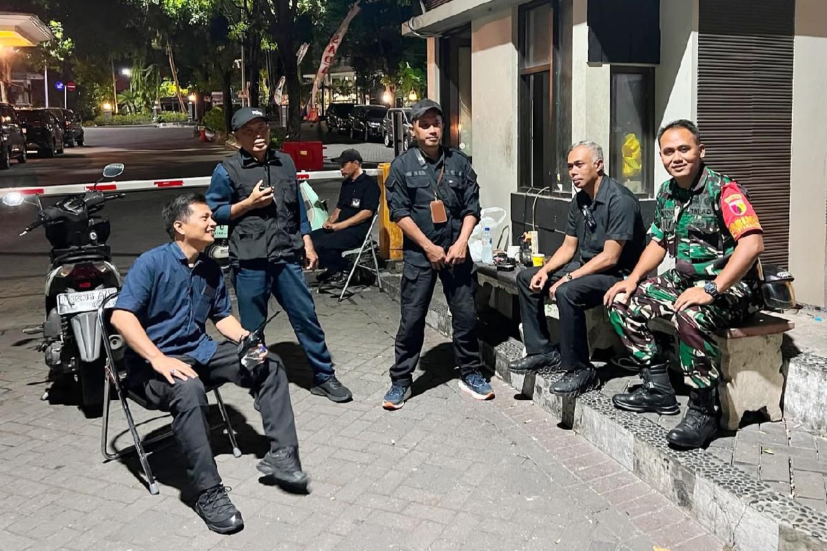 Babinsa Lowokwaru Komsos Bersama Petugas Keamanan Universitas Brawijaya