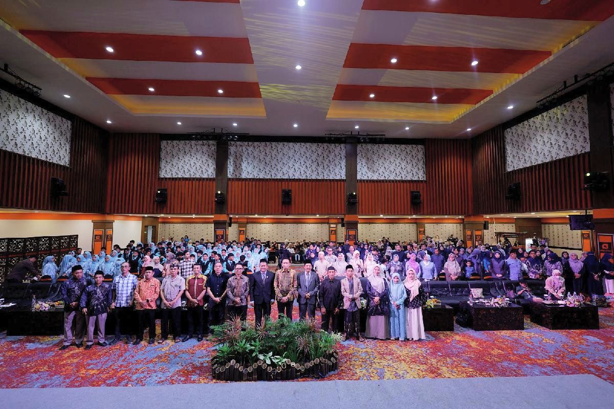 Rokhmad Apresiasi Haflah Akhirussanah SD Plus Qurrota A'yun 1 Siswa kelas 6 bersama guru, wali murid dan tamu undangan Haflah Akhirussanah SD Plus Qurrota A'yun. (ist)